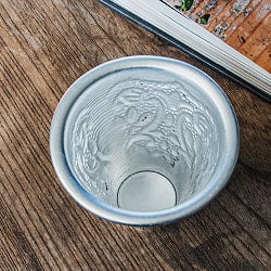 インド伝統唐草エンボスの アルミ ミニコップ【高さ:約6.5cm】 - サブ3