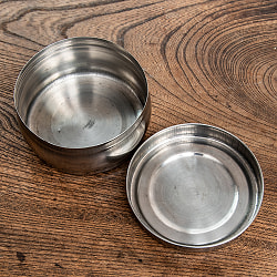 だいぶ大きめのステンレスのマサラケース・小物入れ 直径：8.5cm程度 - サブ5