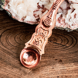 銅製 ナーガとヒンドゥシンボルの礼拝用スプーン 13cm - サブ3