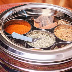 中身が見える！シースルー蓋の円形スパイスボックス　7種類のスパイスを入れられる[直径約19cm] - サブ4