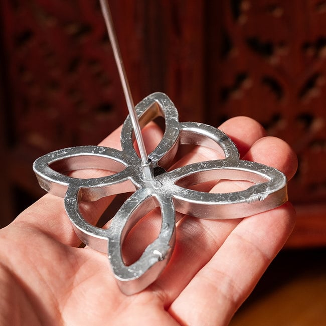 ベトナムから　花模様の揚げ菓子型 ｜アジア各国～欧米で作られている伝統のロゼットクッキーの型 アジアの揚げ菓子 10 - アルミ製でかわいい雰囲気
