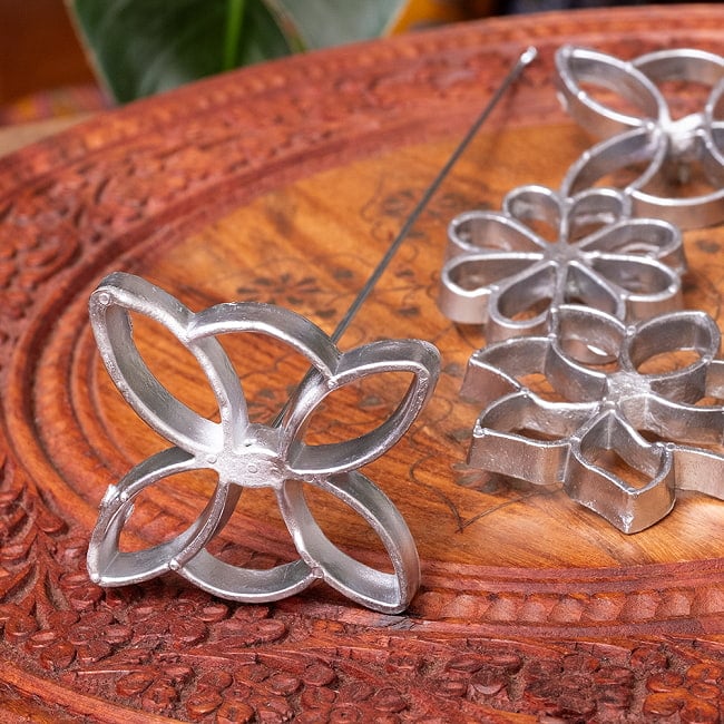 ベトナムから　花模様の揚げ菓子型 ｜アジア各国～欧米で作られている伝統のロゼットクッキーの型 アジアの揚げ菓子 3 - 拡大写真です