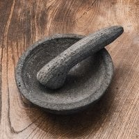 チョベッとウレカン インドネシア伝統の石製スパイス潰し サンバル臼 直径12cm程度