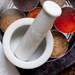 大理石のスパイスグラインダー 大 【高さ：8.5〜9cm程度 直径：9.5〜10cm程度】 - サブ3