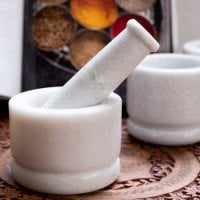 大理石のスパイスグラインダー 大 【高さ:8.5〜9cm程度 直径:9.5〜10cm程度】