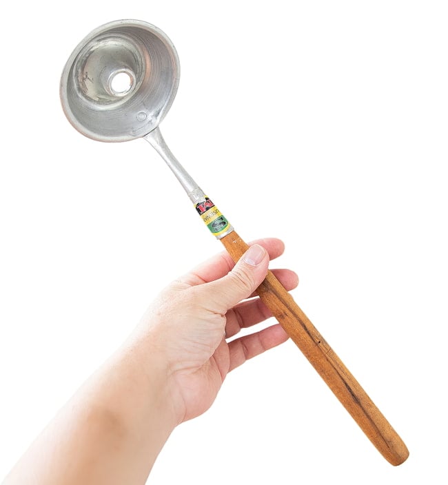 インドネシアの定番おやつ「ドーナツゴレン」の揚げお玉 36.5cmの商品写真 6枚目 これくらいの長さです。