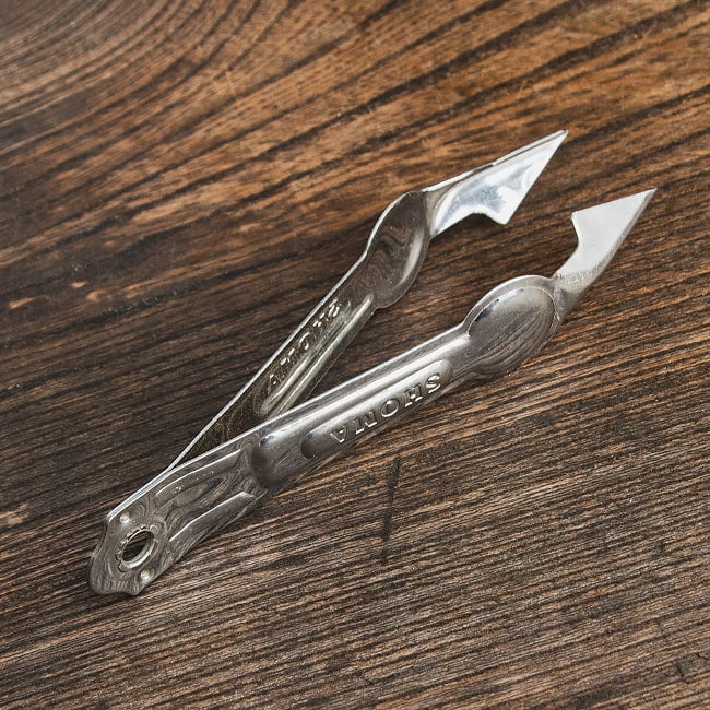 インドネシアの パイナップル トゲ抜きの商品写真 2枚目 全体を見てみました。