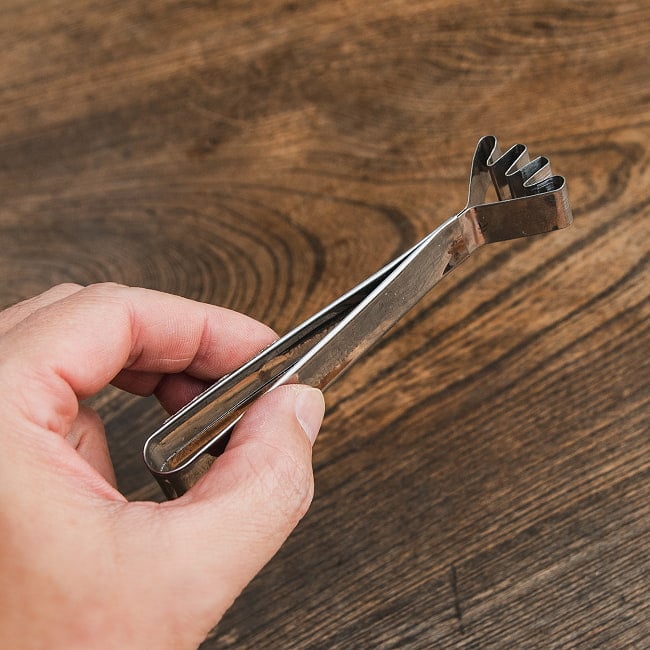 インドネシアの ココナッツ削りの商品写真 4枚目 これくらいの大きさです。