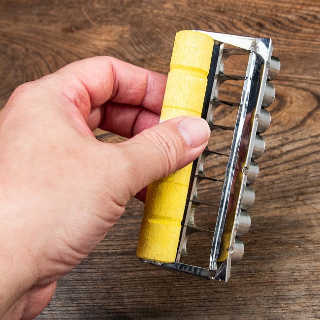 インドネシアのココナッツクッキー「クエ・バンキット」の型 8連の商品写真 5枚目 これくらいの大きさです。