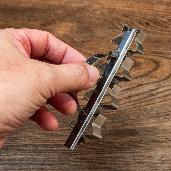 インドネシアのココナッツクッキー「クエ・バンキット」の型 星型の商品写真 5枚目 これくらいの大きさです。