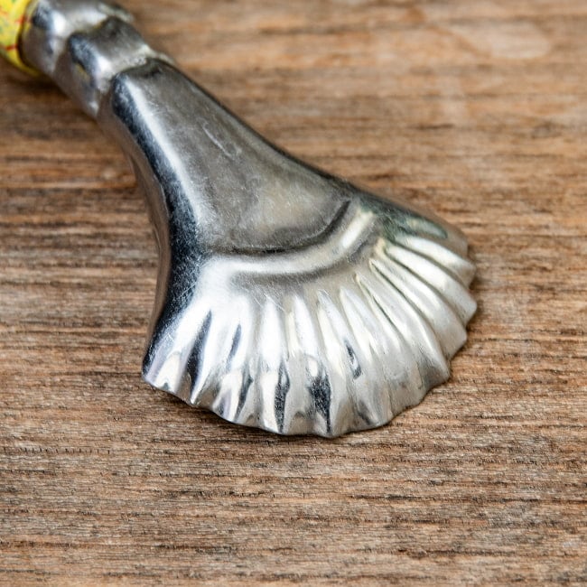 インドネシアの果物くり抜きスプーン フルーツボーラー 6 - ココナッツ削りの裏面です。