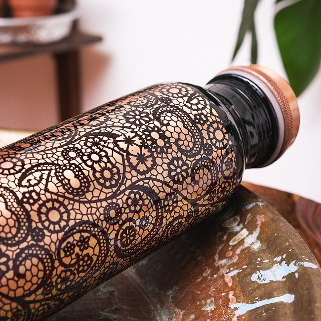 アーユルヴェーダ 高級銅製ウォーターボトル　水筒　マグボトル　水差し〔約1000ml〕 4 - 拡大写真です