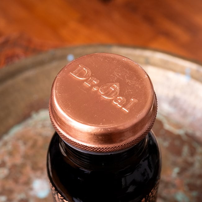 アーユルヴェーダ 高級銅製ウォーターボトル　水筒　マグボトル　水差し〔約1000ml〕 6 - キャップもかわいい雰囲気