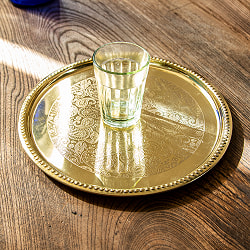 ペイズリー模様が美しい　金色のブラス製ラウンドトレイ 22.5cm - サブ2