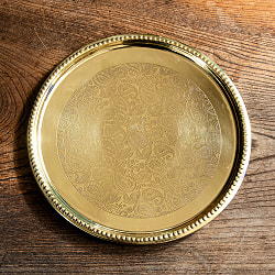 ペイズリー模様が美しい　金色のブラス製ラウンドトレイ 22.5cm - サブ4
