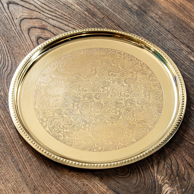 ペイズリー模様が美しい　金色のブラス製ラウンドトレイ 27.5cmの写真ゴールド,金色,プレート,トレー,お盆,トレイ,カフェ,アンティーク風