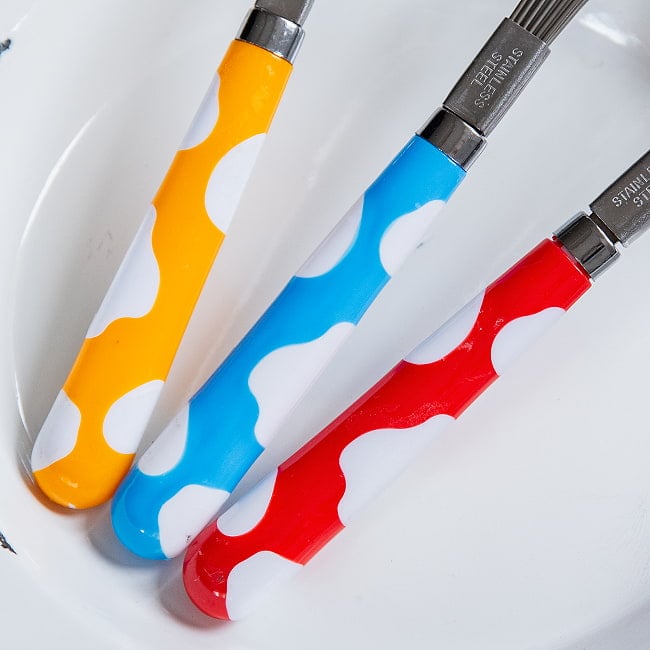 レトロカラーが可愛い タイの泡立て器 ホイッパー 22cm 2 - 眺めるだけで楽しくなってきますね。