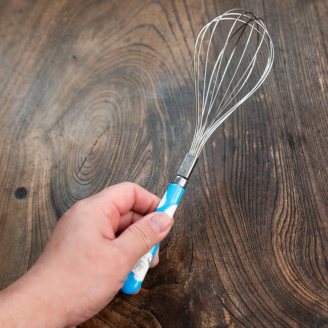 レトロカラーが可愛い タイの泡立て器 ホイッパー 25cm 6 - 使いやすいサイズ感