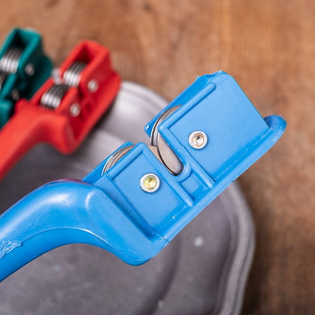 タイのカラフルでかわいい　包丁＆はさみ研ぎ器  シャープナー 4 - 拡大写真です