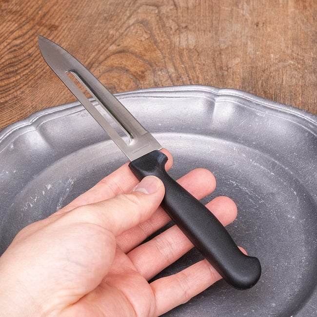 タイのピーラー機能付きナイフ 果物や野菜　皮むき＆カットに便利　ステンレス製キッチンナイフ　包丁 7 - 別の角度から