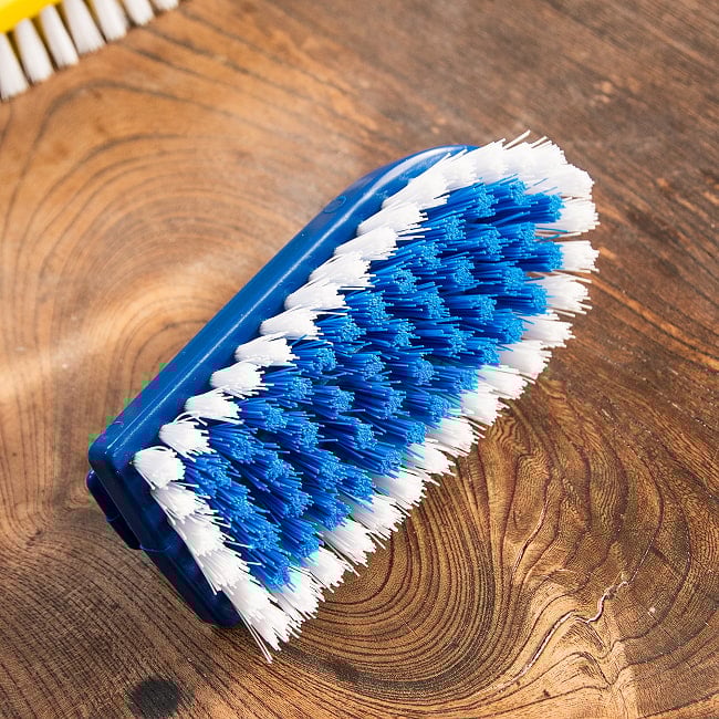 キッチュなカラーがかわいい！タイのアイロン型ブラシ 掃除道具 お風呂 靴洗い スニーカー 5 - ブラシ面。