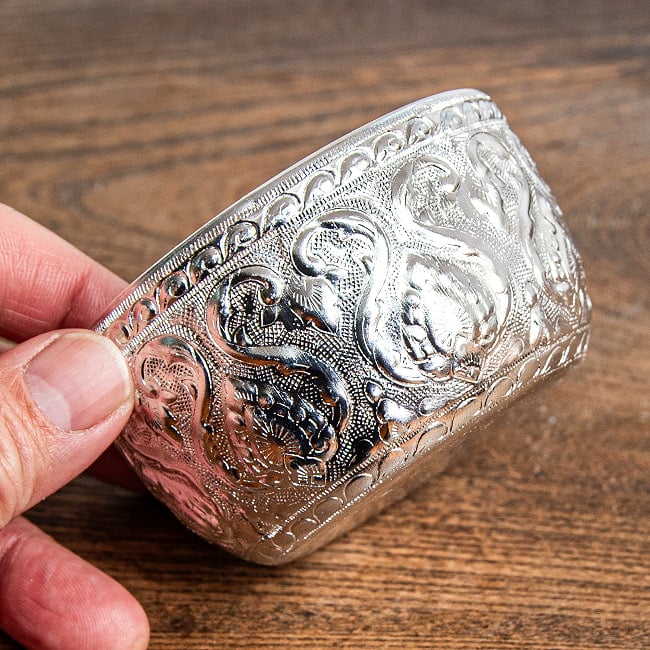 タイの伝統小鉢 小物入れ ハン・エンボスボウル 蓋付き 直径8.3cm 4 - 側面を見てみました。