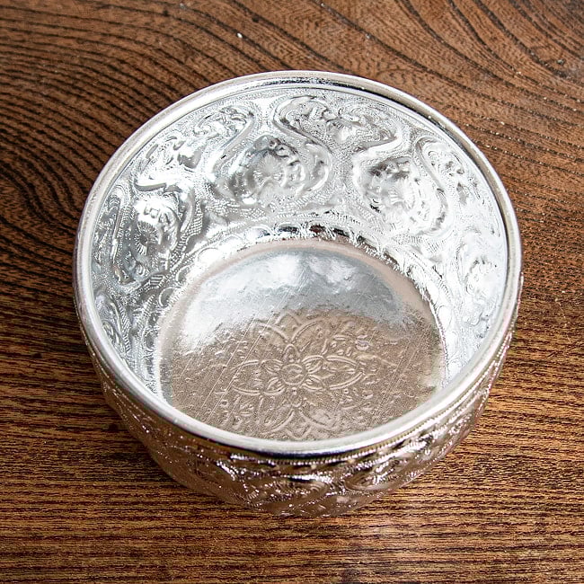 タイの伝統小鉢 小物入れ ハン・エンボスボウル 蓋付き 直径8.3cm 5 - 上からの様子です。