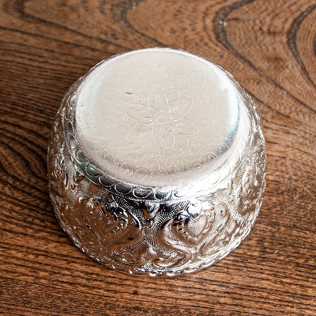 タイの伝統小鉢 小物入れ ハン・エンボスボウル 蓋付き 直径8.3cm 6 - 底面を見てみました。