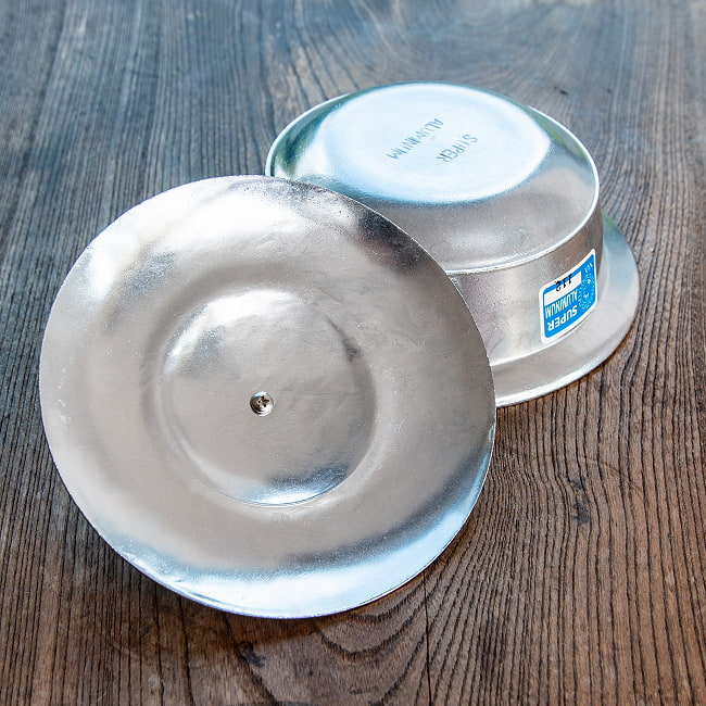 タイの昔ながらの屋台アルミ鍋 直径19cm程度 卓上コンロに 7 - 底面を見てみました。