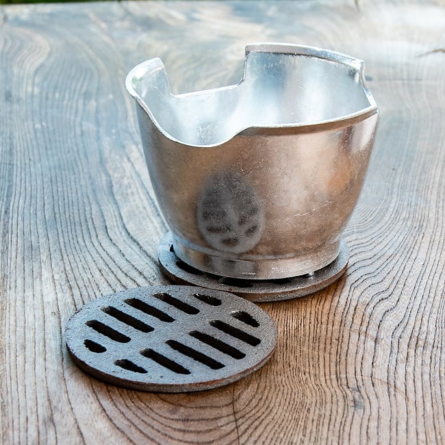 タイの昔ながらの屋台アルミコンロ 高さ10.5cm程度 鍋料理に 6 - 炭台を外すことができます。