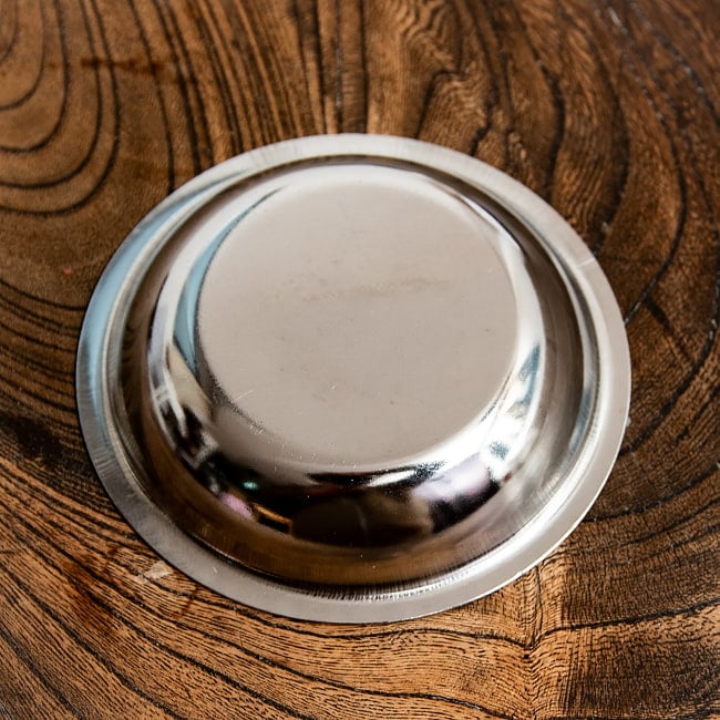 とっても小さい！ タイのステンレス小皿 直径：約7.5cm 5 - 裏面。