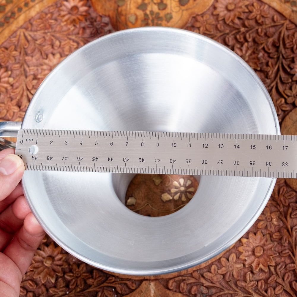 軽量アルミタイプ　〔口径約：約16.5cm〕　フードトランスポーター　タイ料理の惣菜を袋詰めする 大口じょうご・ロート6枚目の説明写真です