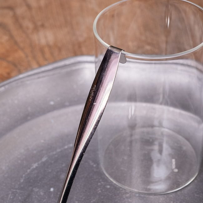 フック付きタイのミニお玉 約6cc(小さじ1強) 卓上調味料　シロップに便利なステンレスレードル 3 - 引っかかるのが便利なポイントです