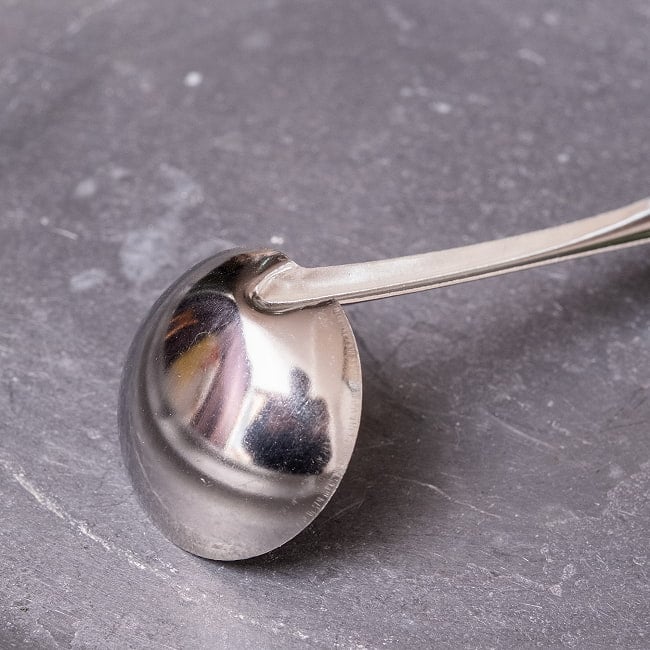 フック付きタイのミニお玉 約6cc(小さじ1強) 卓上調味料　シロップに便利なステンレスレードル 5 - 拡大写真です