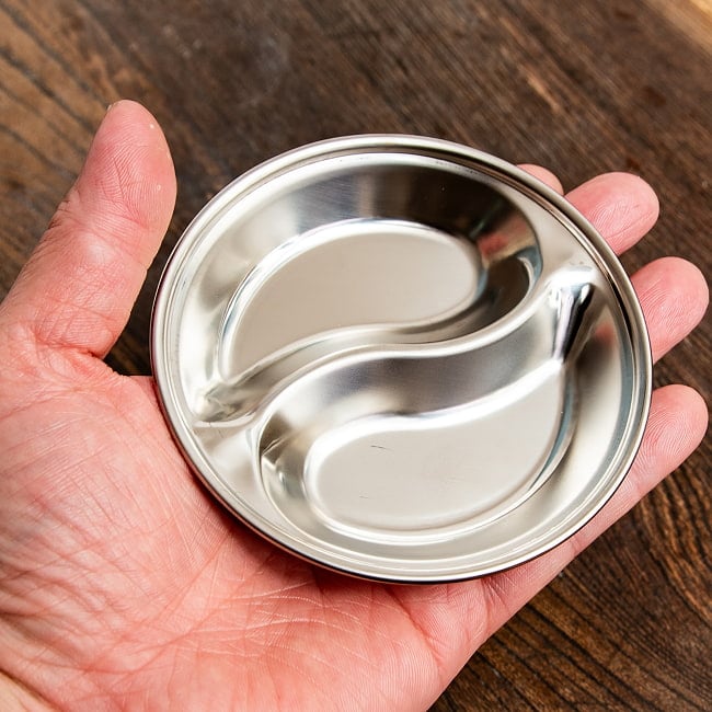 ナムチムプレート タイのステンレス小皿 直径：約10cm 2 - これぐらいのサイズ感です。