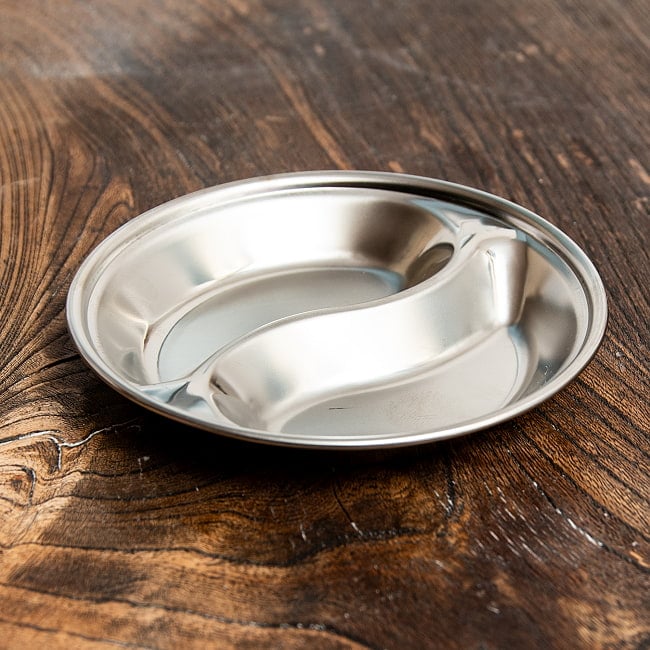 ナムチムプレート タイのステンレス小皿 直径：約10cm 4 - 斜めからの様子。