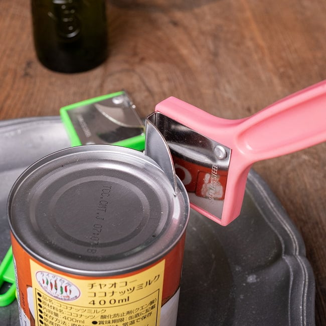 タイのカラフルな缶切り＆栓抜き かわいいマルチオープナー 2 - 缶切りとしての使用例です