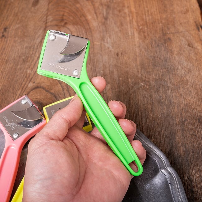 タイのカラフルな缶切り＆栓抜き かわいいマルチオープナー 8 - このくらいのサイズ感となります