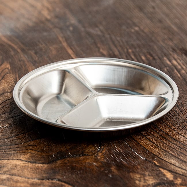 ナムチムプレート タイのステンレス小皿 直径：10cm強 4 - 斜めからの様子。