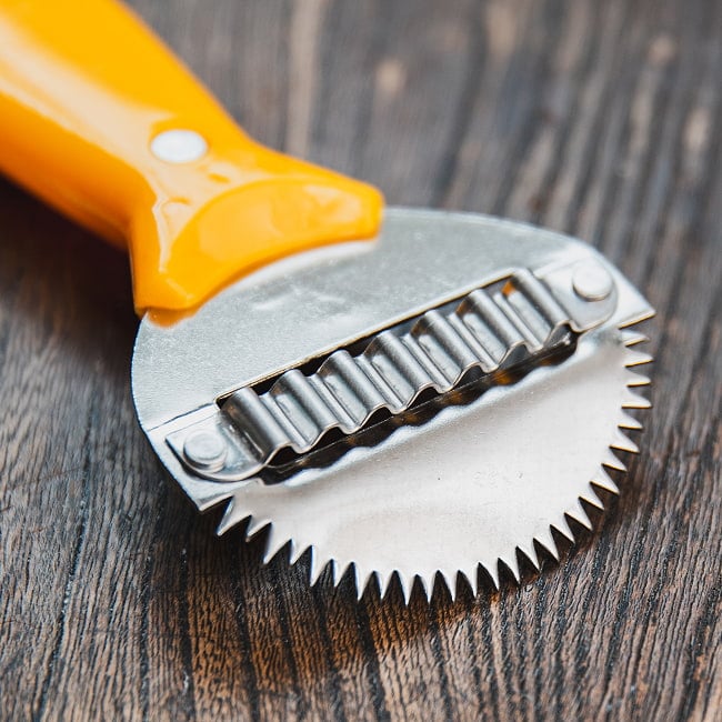 タイのココナッツ削り & ピーラー 5 - 反対側を見てみました。