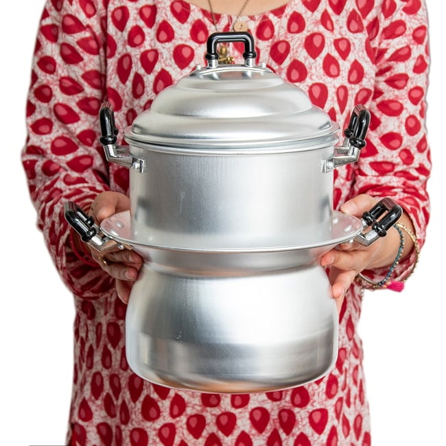 モー・スン タイのアルミ蒸し器 高さ30cm程度 3 - これくらいの大きさです。