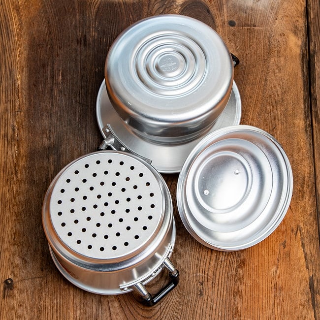 モー・スン タイのアルミ蒸し器 高さ30cm程度 6 - 裏面の様子。