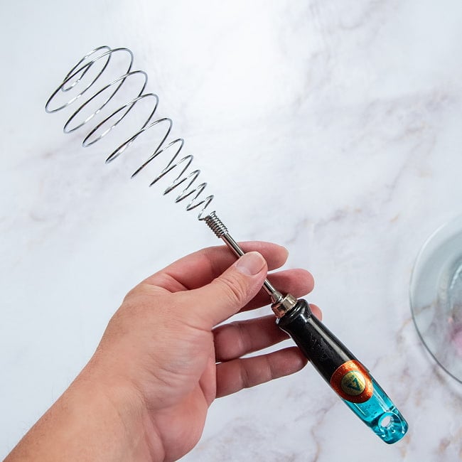 レトロポップなタイの泡立て器 ホイッパー 29cm 6 - これくらいのサイズ感。