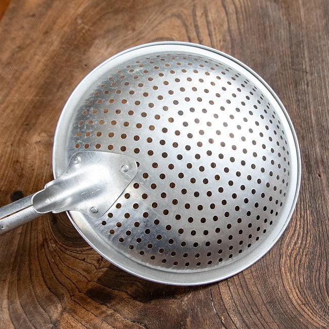 タイの屋台 麺すくい クラシックなアルミ製40cm 3 - 裏面。
