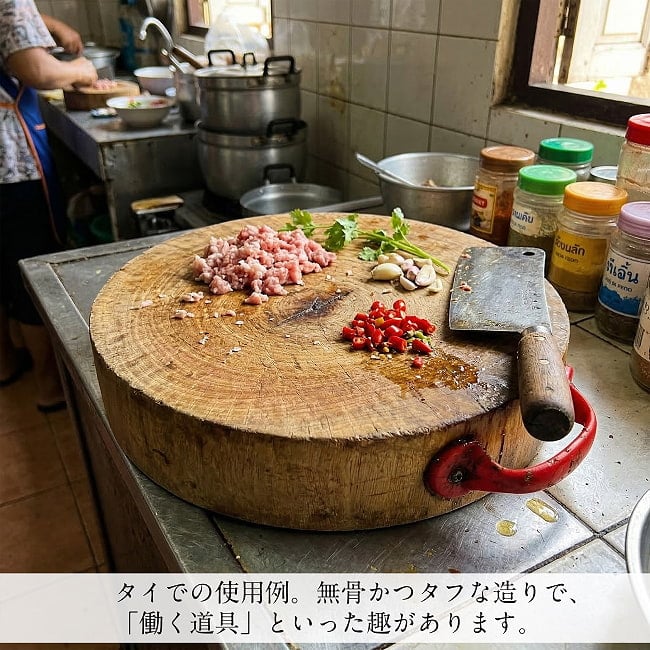 タイの屋台まな板 タマリンド一枚板 直径23cm 2.7kg タイの食文化を支える分厚いプロ仕様 2 - 現地での使用例。
