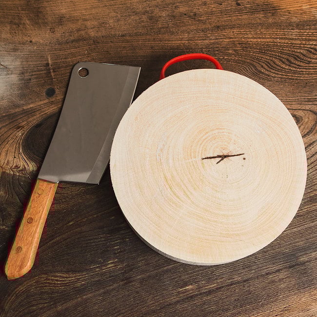 タイの屋台まな板 タマリンド一枚板 直径23cm 2.7kg タイの食文化を支える分厚いプロ仕様 8 - 本格的な料理を志す方に