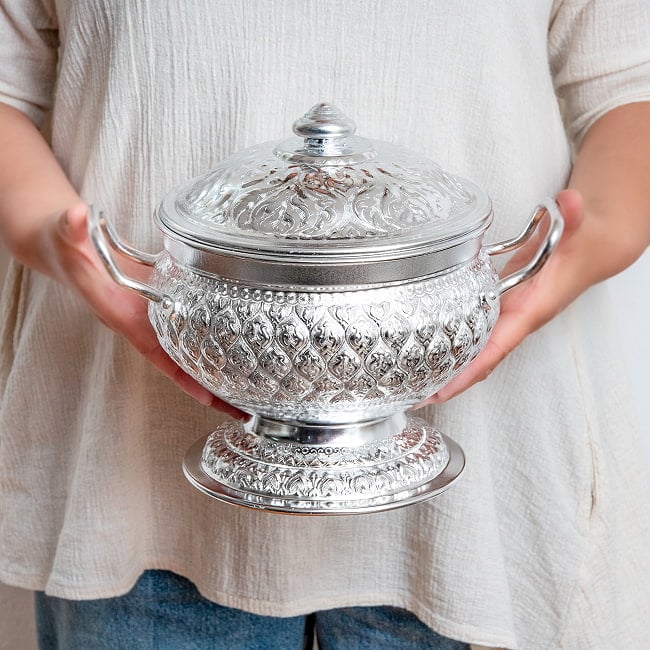 タイ王宮風 エンボス装飾 アルミボウル 蓋付き｜ライスボウル・スープボウル・エスニック食器 3 - 使いやすいサイズ感です。