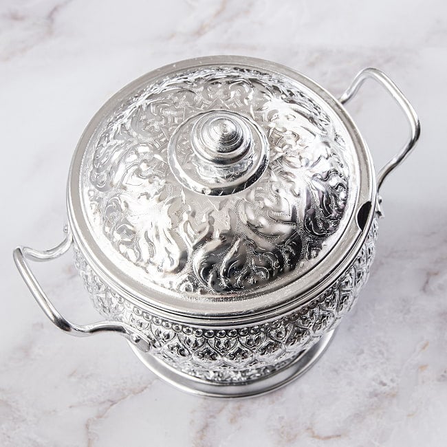 タイ王宮風 エンボス装飾 アルミボウル 蓋付き｜ライスボウル・スープボウル・エスニック食器 4 - 上から見てみました。