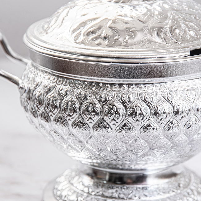 タイ王宮風 エンボス装飾 アルミボウル 蓋付き｜ライスボウル・スープボウル・エスニック食器 5 - 華やかですね。