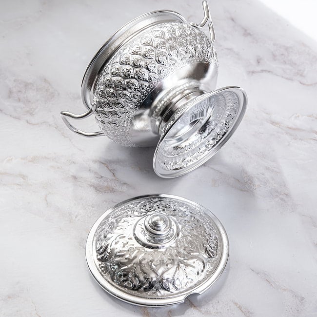 タイ王宮風 エンボス装飾 アルミボウル 蓋付き｜ライスボウル・スープボウル・エスニック食器 8 - 底面の様子。